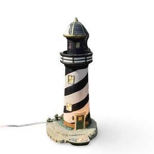 Santa's Workbench Cape Hatteras Lighthouse 1999 Christmas Village‎ 11"